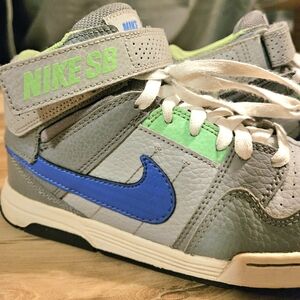Nike Boys Nike SB Moab Mid Shoes Size 4